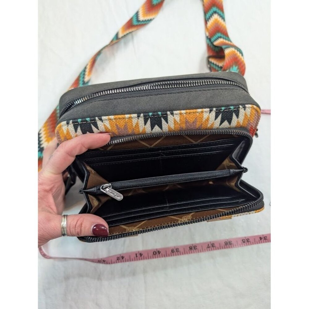 Wrangler southwestern crossbody purse with wallet pouch adjustable strap A4 - Picture 8 of 10